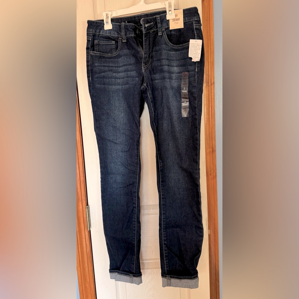 So juniors skinny jeans size 5 NWT